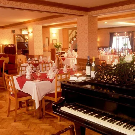 House & Hotel